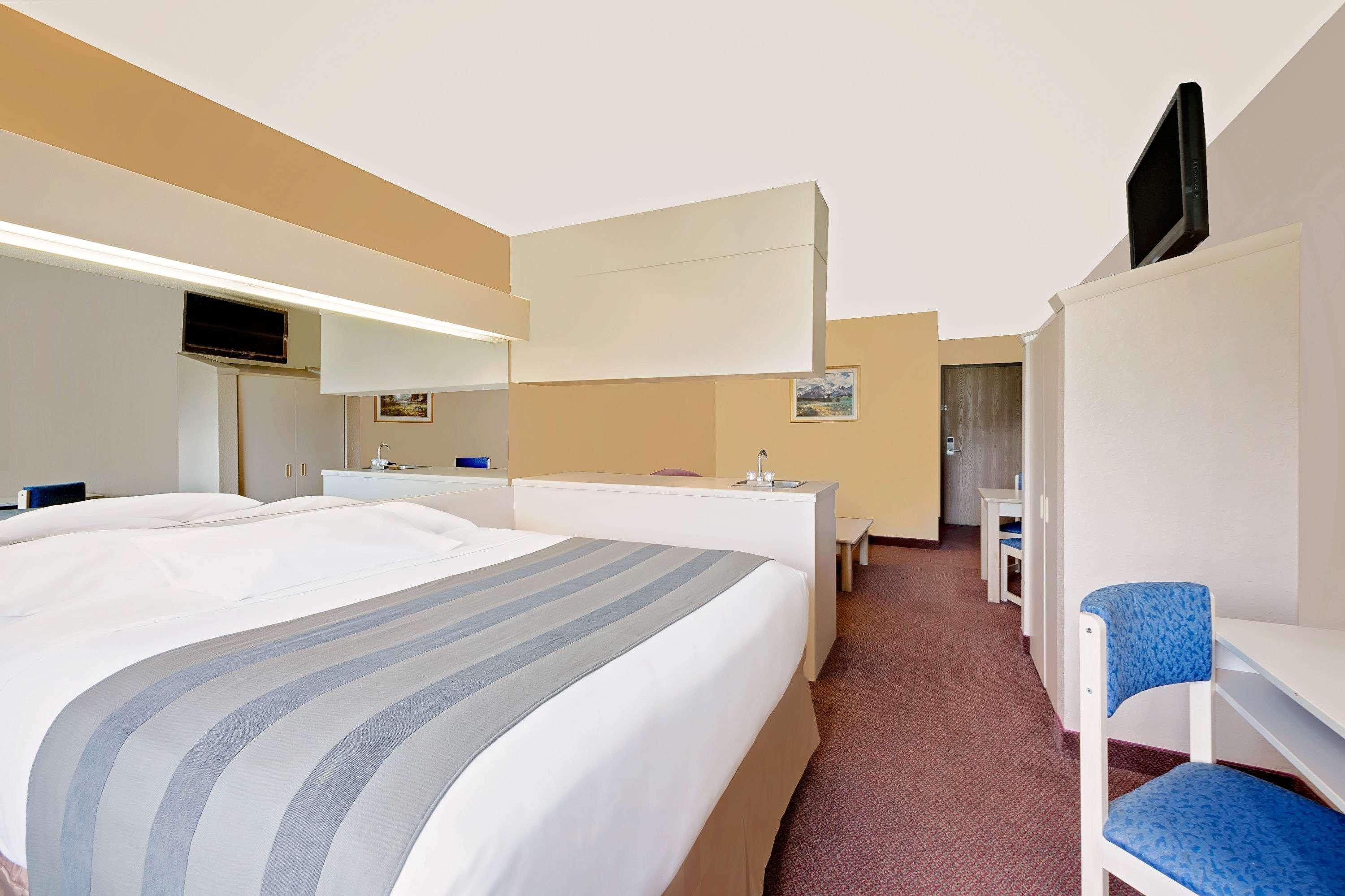 Microtel Inn & Suites By Wyndham Джоплин Экстерьер фото